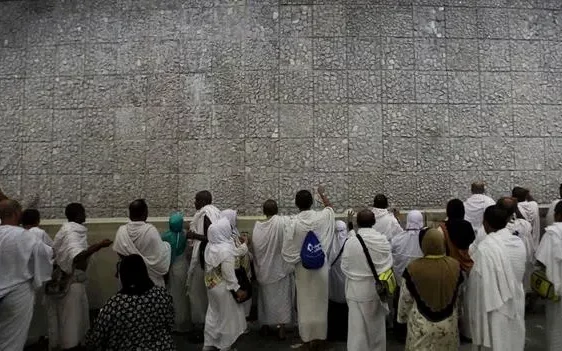 symbolism of throwing pebbles at the Jamarat